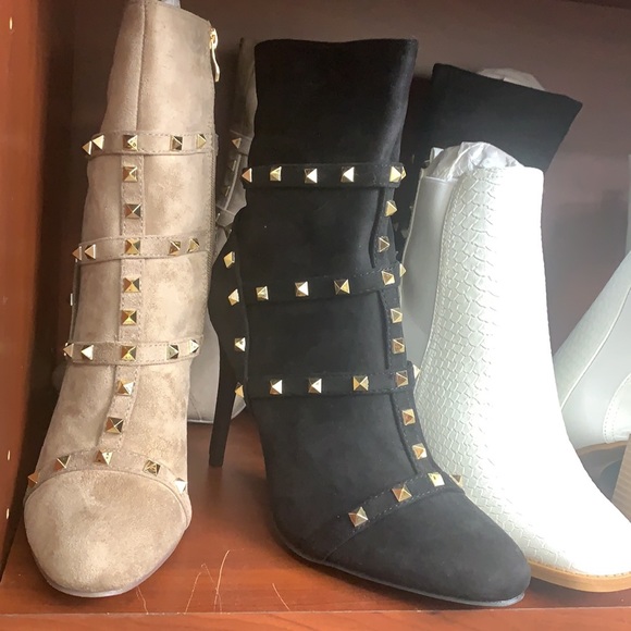 NIB Black Studded Pointy Toe Stiletto Booties - Picture 4 of 5